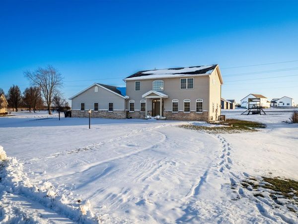 202 Comet Lane, Heyworth, IL 61745