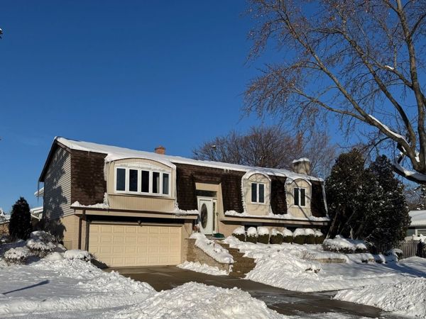 416 Trinity Court, Buffalo Grove, IL 60089