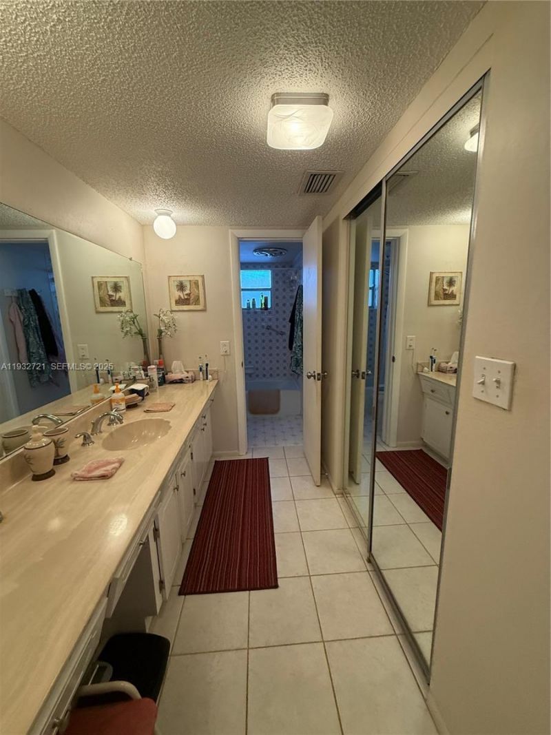 4270 NW 40th St , Unit 109, Lauderdale Lakes, FL 33319 Photo