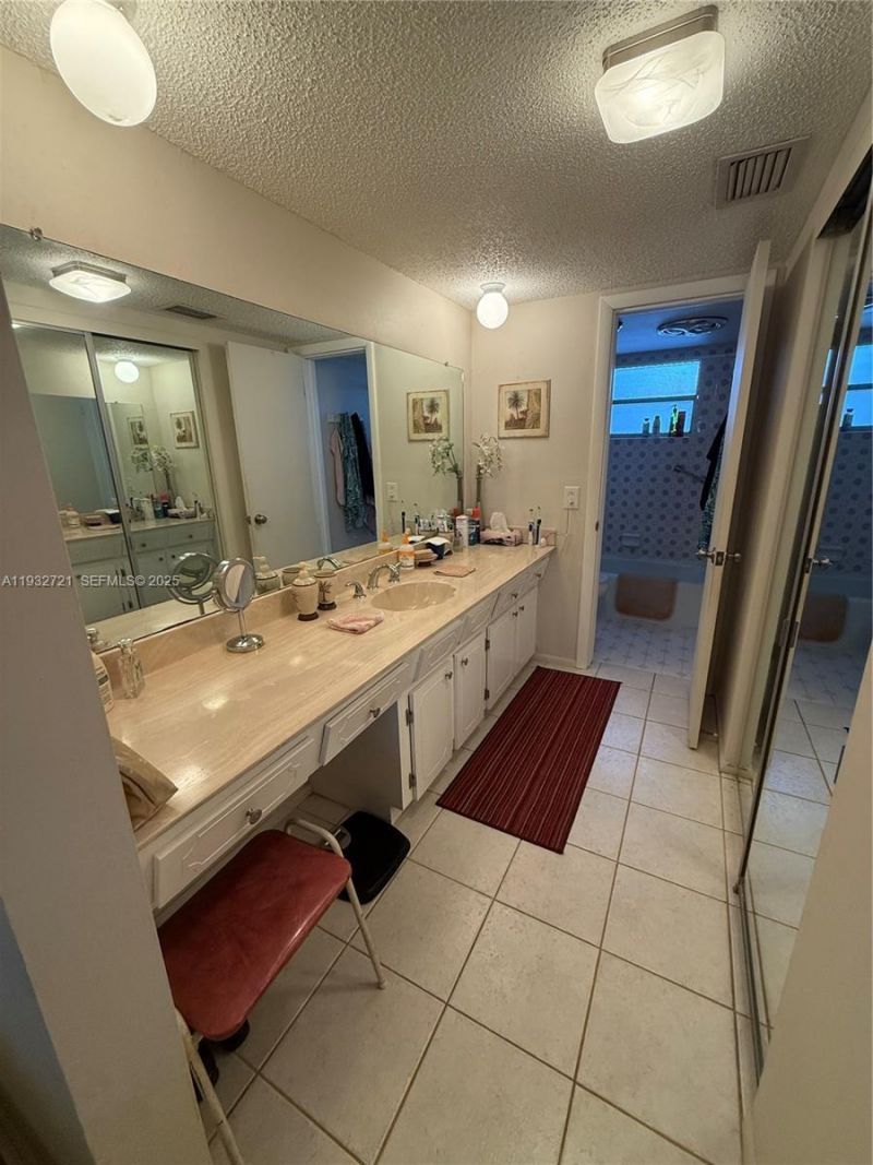 4270 NW 40th St , Unit 109, Lauderdale Lakes, FL 33319 Photo
