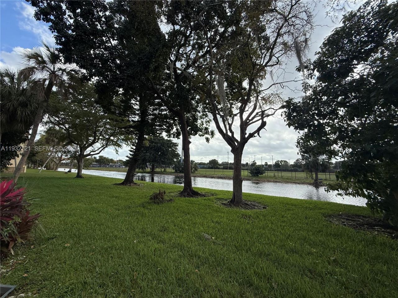 4270 NW 40th St , Unit 109, Lauderdale Lakes, FL 33319 Photo