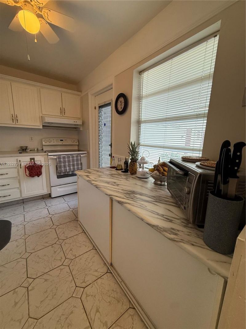 4270 NW 40th St , Unit 109, Lauderdale Lakes, FL 33319 Photo