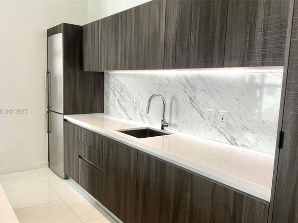 851 NE 1st Ave, Unit 412, Miami, FL 33132