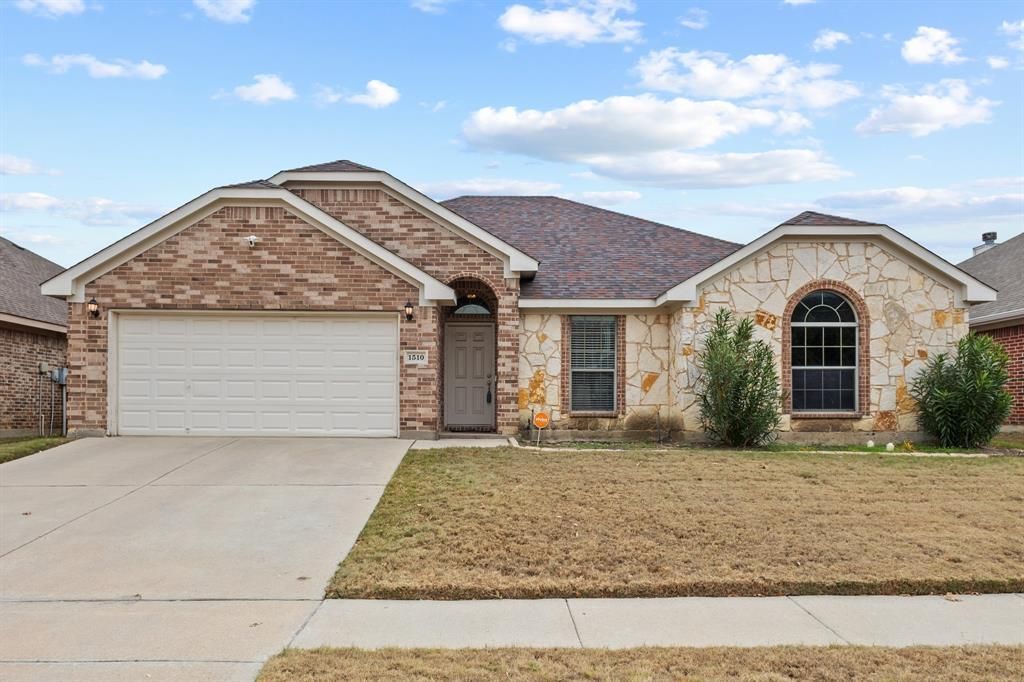 1510 White Willow Lane, Arlington, TX 76002 Main Photo
