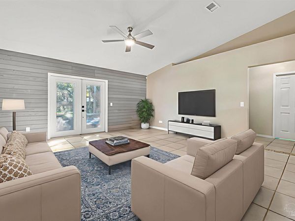 8147 Country Bay Blvd, Navarre, FL 32566