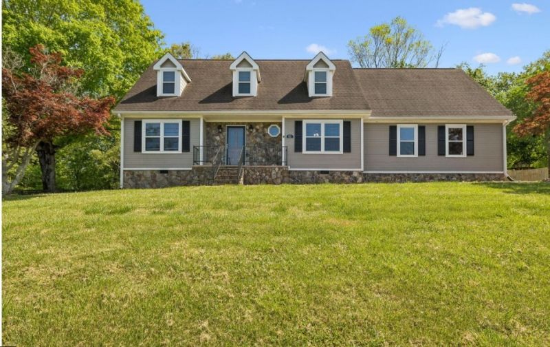 621 Lee Dr, Ringgold, GA 30736 Main Photo