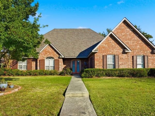 2720 Rue Cannes Drive, Lake Charles, LA 70605