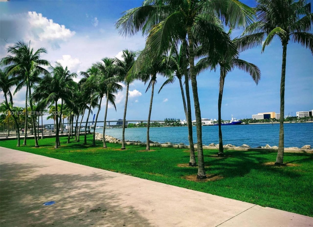 133 NE 2nd Ave, Unit 1608, Miami, FL 33132 Photo