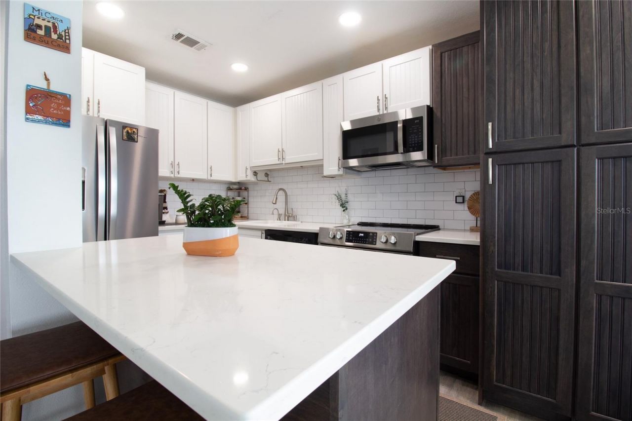 5129 SE Salmon Drive Se, Unit A, Saint Petersburg, FL 33705 Photo