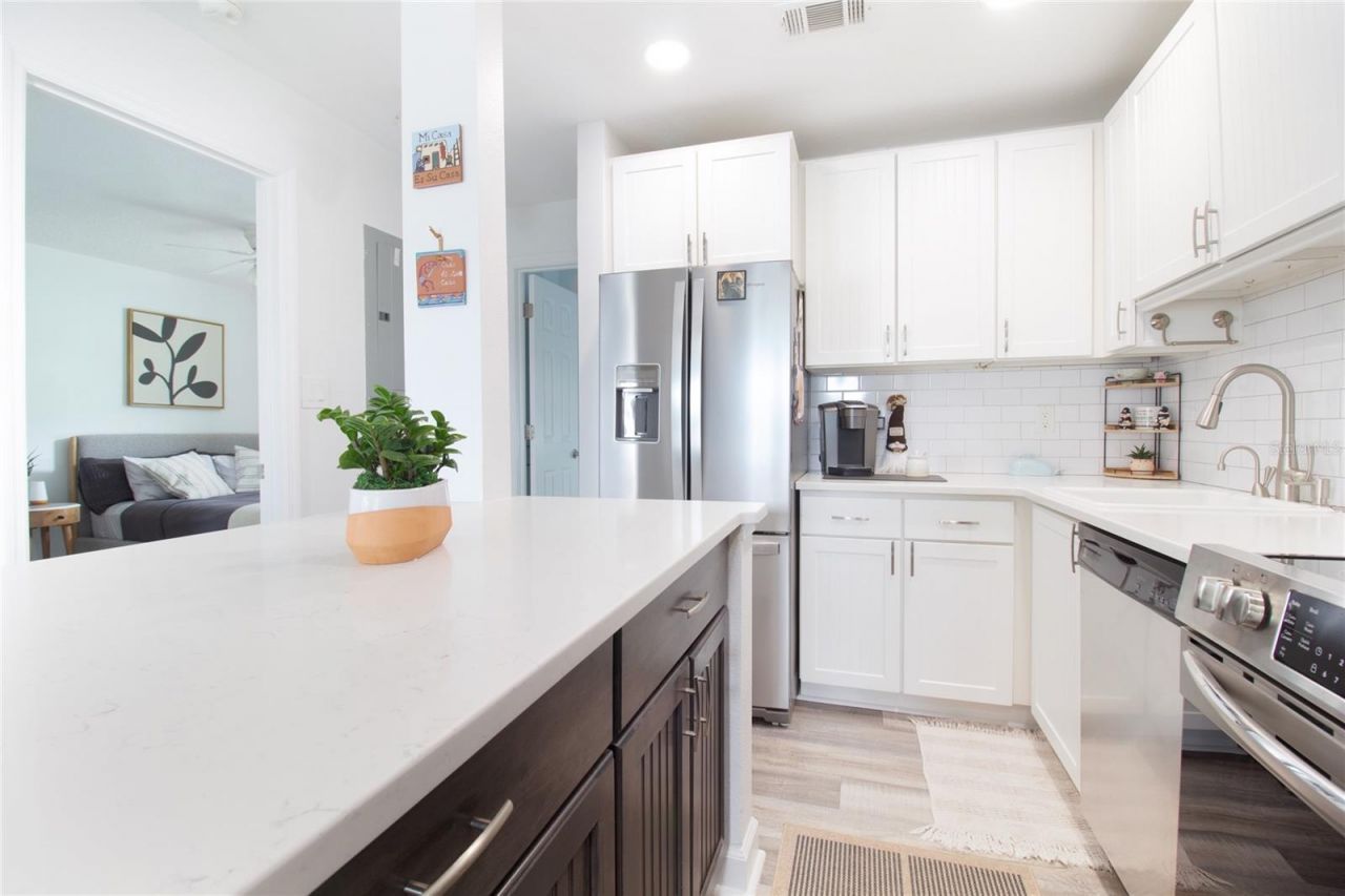 5129 SE Salmon Drive Se, Unit A, Saint Petersburg, FL 33705 Photo