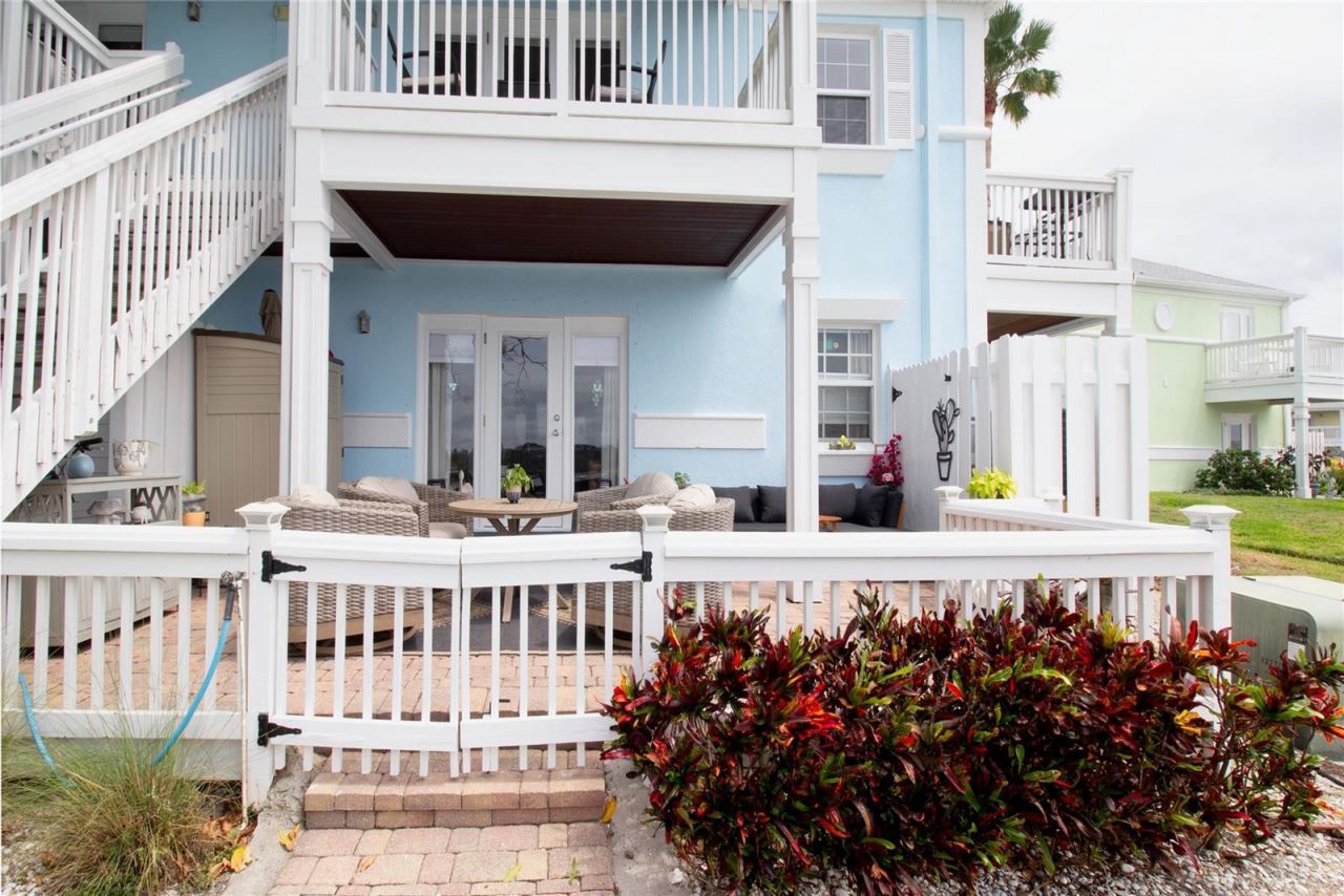 5129 SE Salmon Drive Se, Unit A, Saint Petersburg, FL 33705 Photo