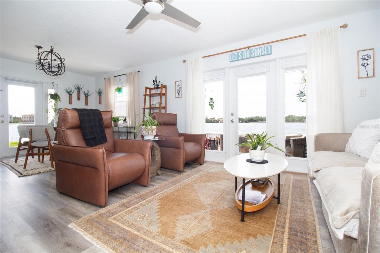 5129 SE Salmon Drive Se, Unit A, Saint Petersburg, FL 33705 Photo