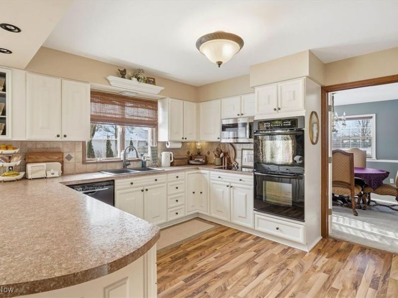 310 Tonawanda Trail SW, Hartville, OH 44632 Photo 13