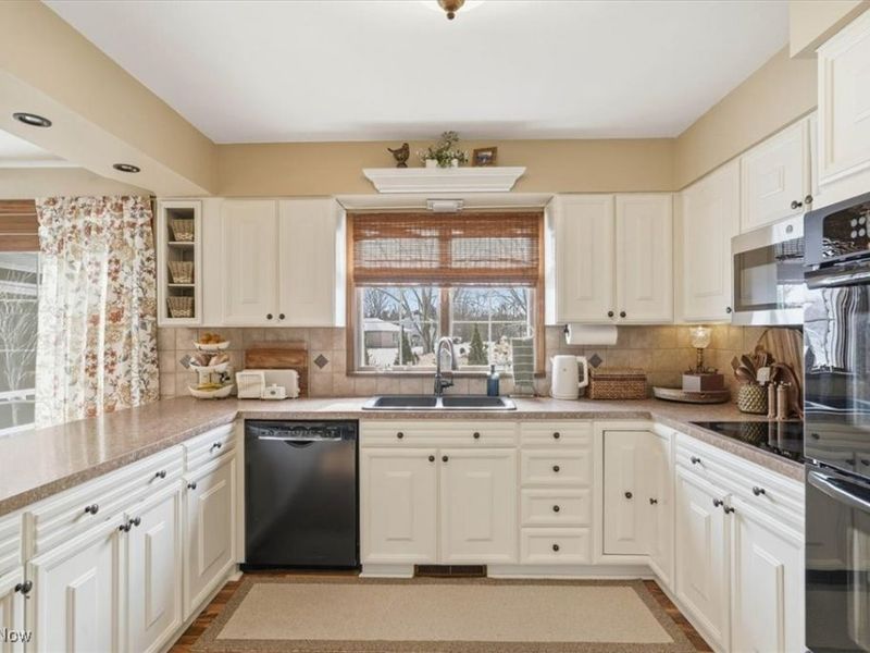 310 Tonawanda Trail SW, Hartville, OH 44632 Photo 15