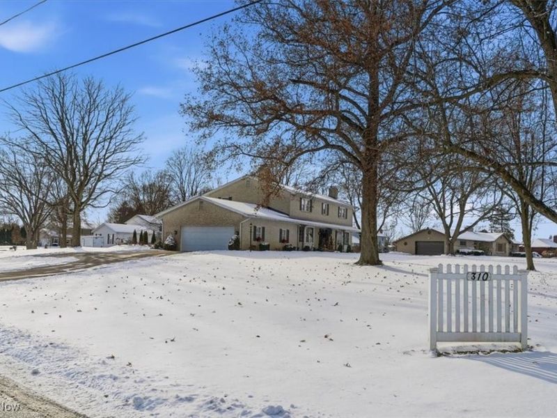 310 Tonawanda Trail SW, Hartville, OH 44632 Photo 3