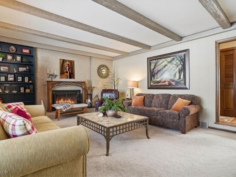 310 Tonawanda Trail SW, Hartville, OH 44632 Photo 5