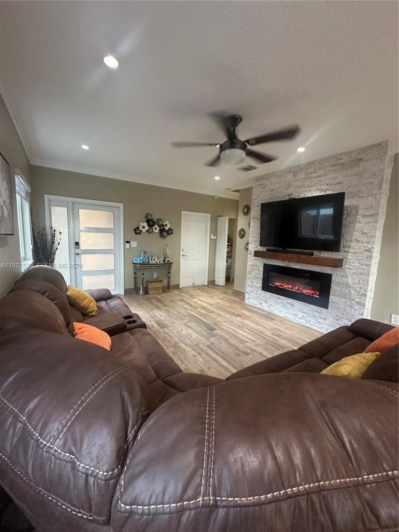 3134 NE 3rd Dr, Homestead, FL 33033 Photo