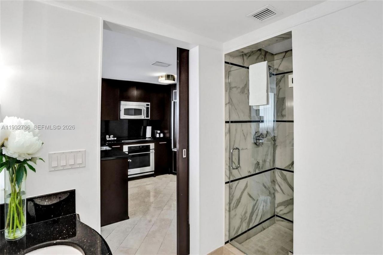 4391 Collins Ave, Unit 1514, Miami Beach, FL 33140 Photo