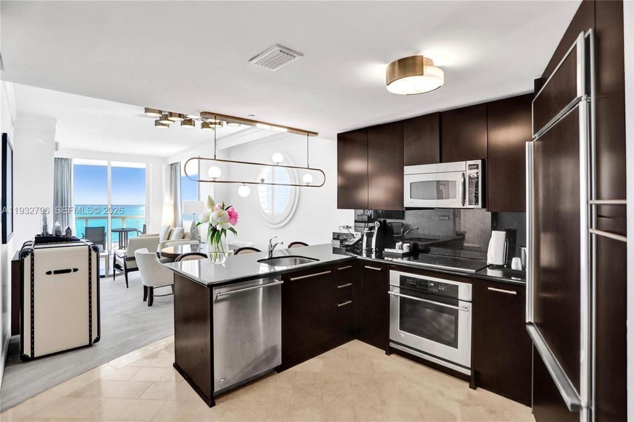 4391 Collins Ave, Unit 1514, Miami Beach, FL 33140 Photo