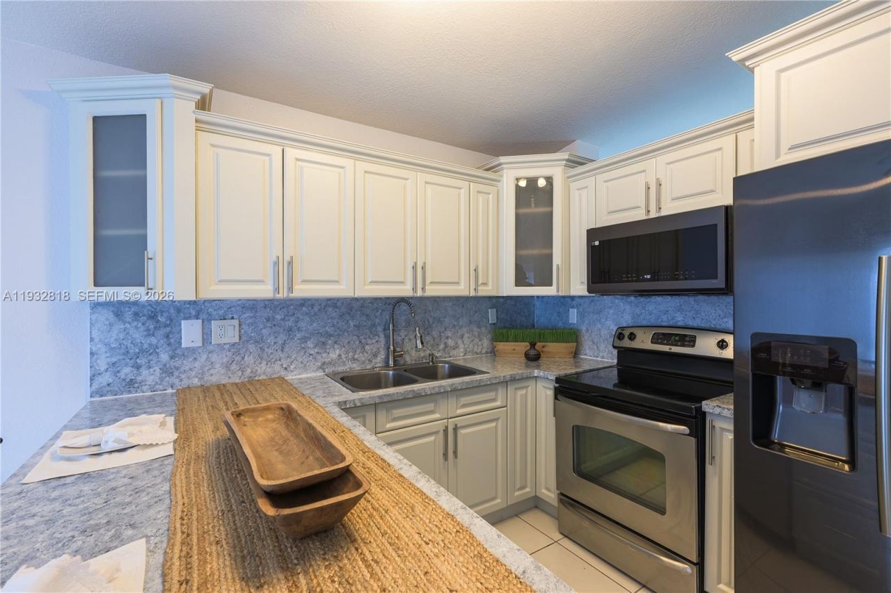 13797 SW 154th St, Miami, FL 33177 Photo