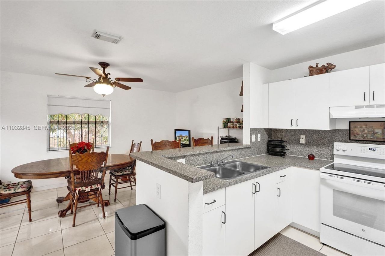 19110 NW 32nd Ave, Miami Gardens, FL 33056 Photo