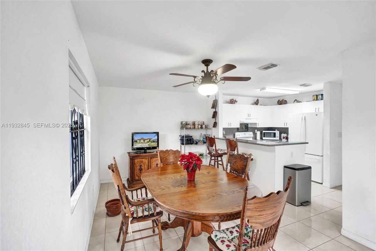 19110 NW 32nd Ave, Miami Gardens, FL 33056 Photo