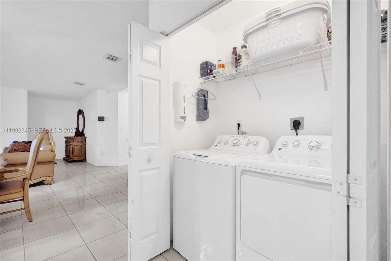 19110 NW 32nd Ave, Miami Gardens, FL 33056 Photo