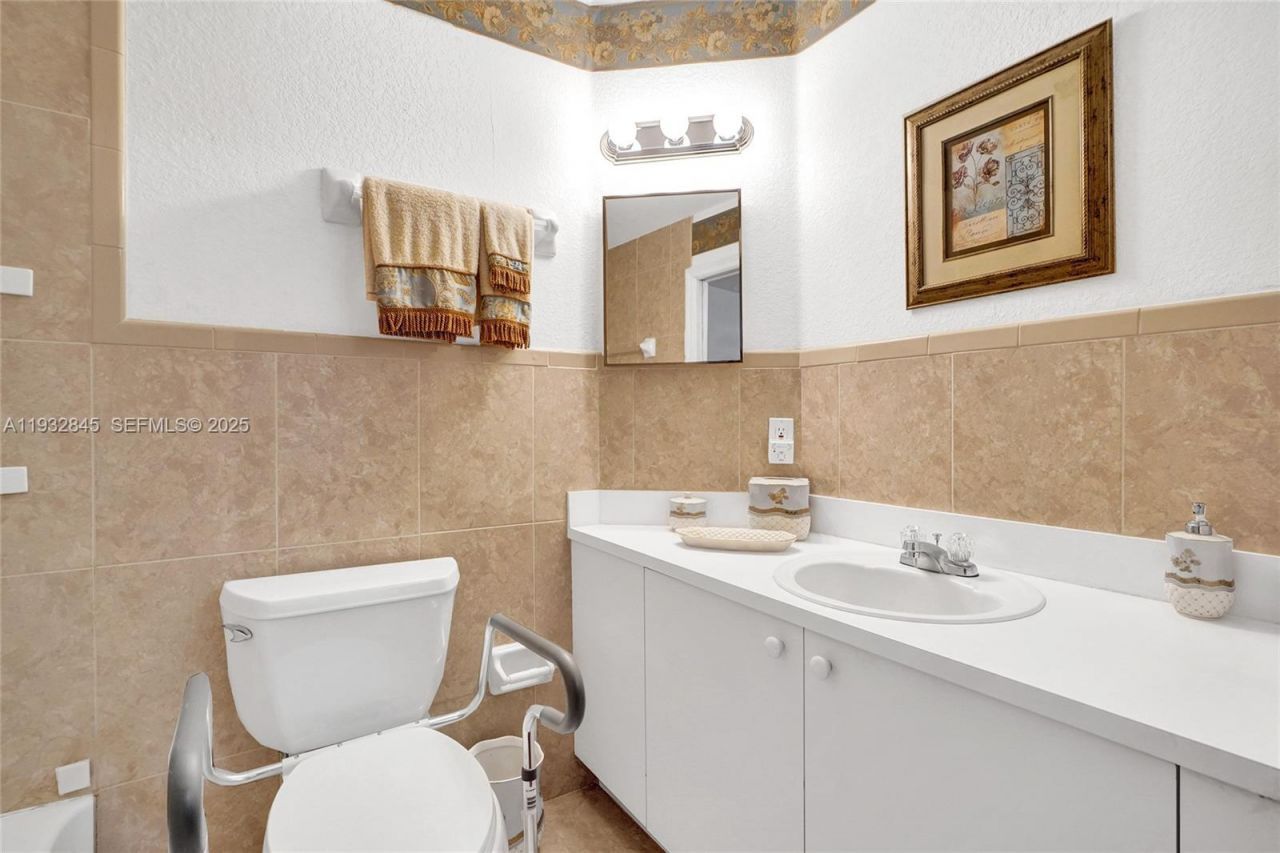 19110 NW 32nd Ave, Miami Gardens, FL 33056 Photo