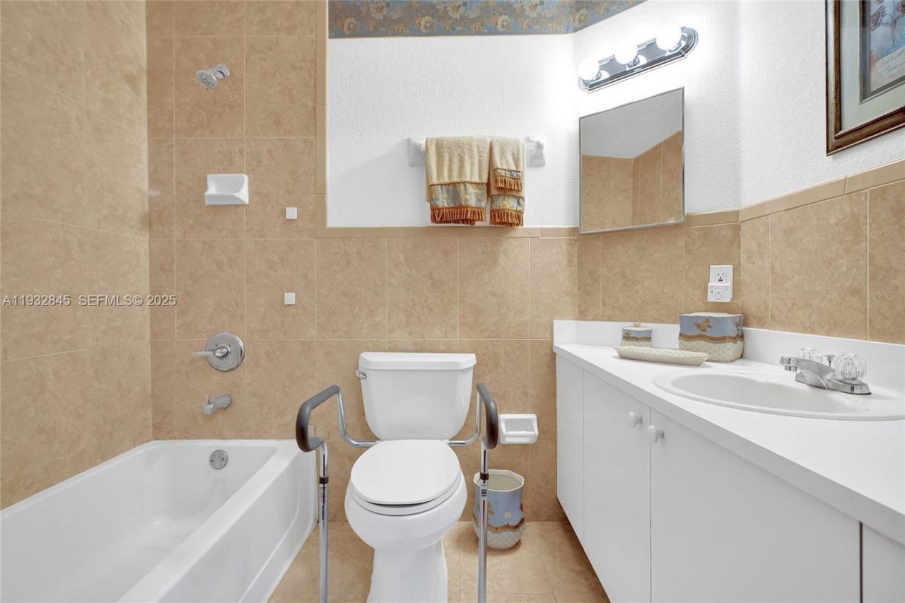 19110 NW 32nd Ave, Miami Gardens, FL 33056 Photo