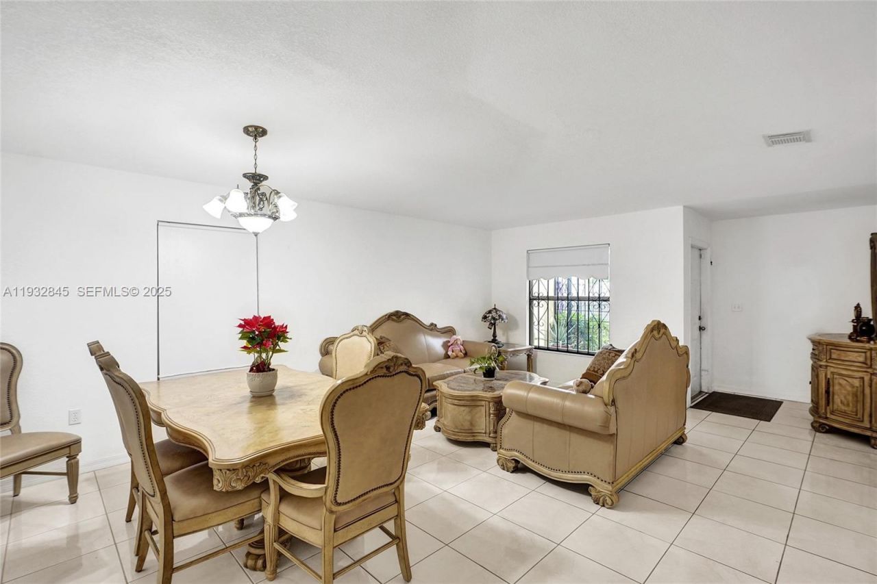 19110 NW 32nd Ave, Miami Gardens, FL 33056 Photo