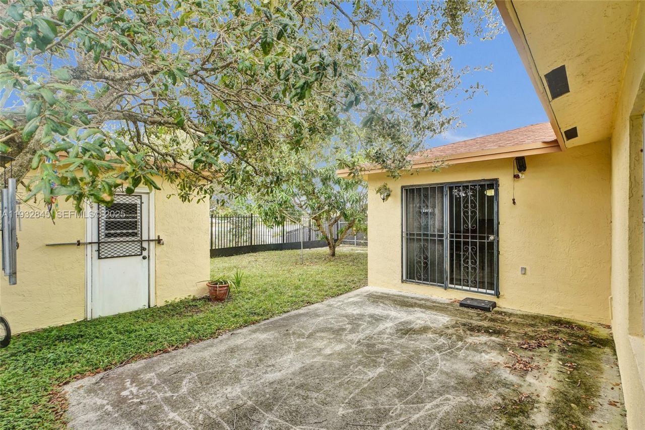 19110 NW 32nd Ave, Miami Gardens, FL 33056 Photo