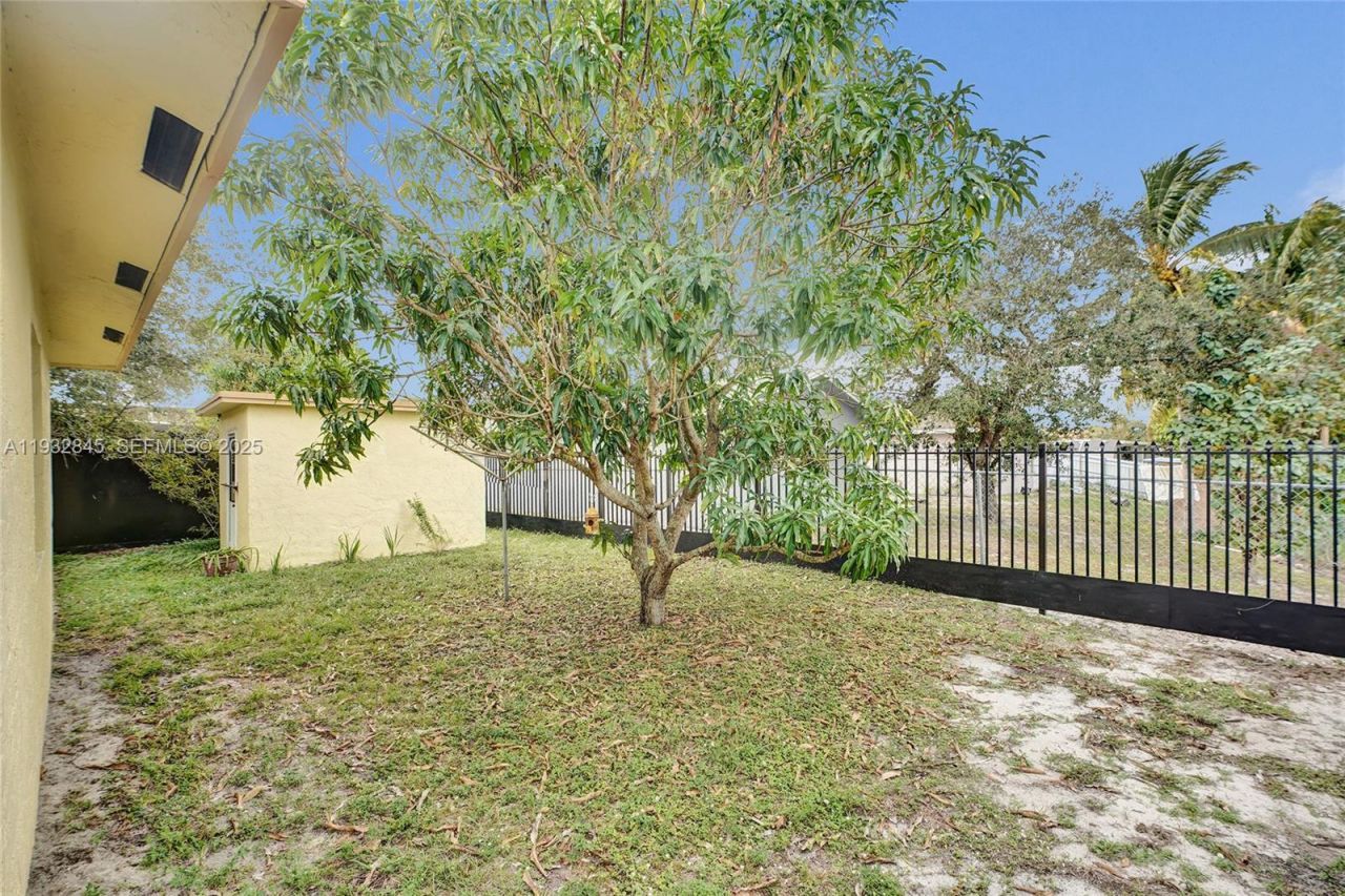 19110 NW 32nd Ave, Miami Gardens, FL 33056 Photo