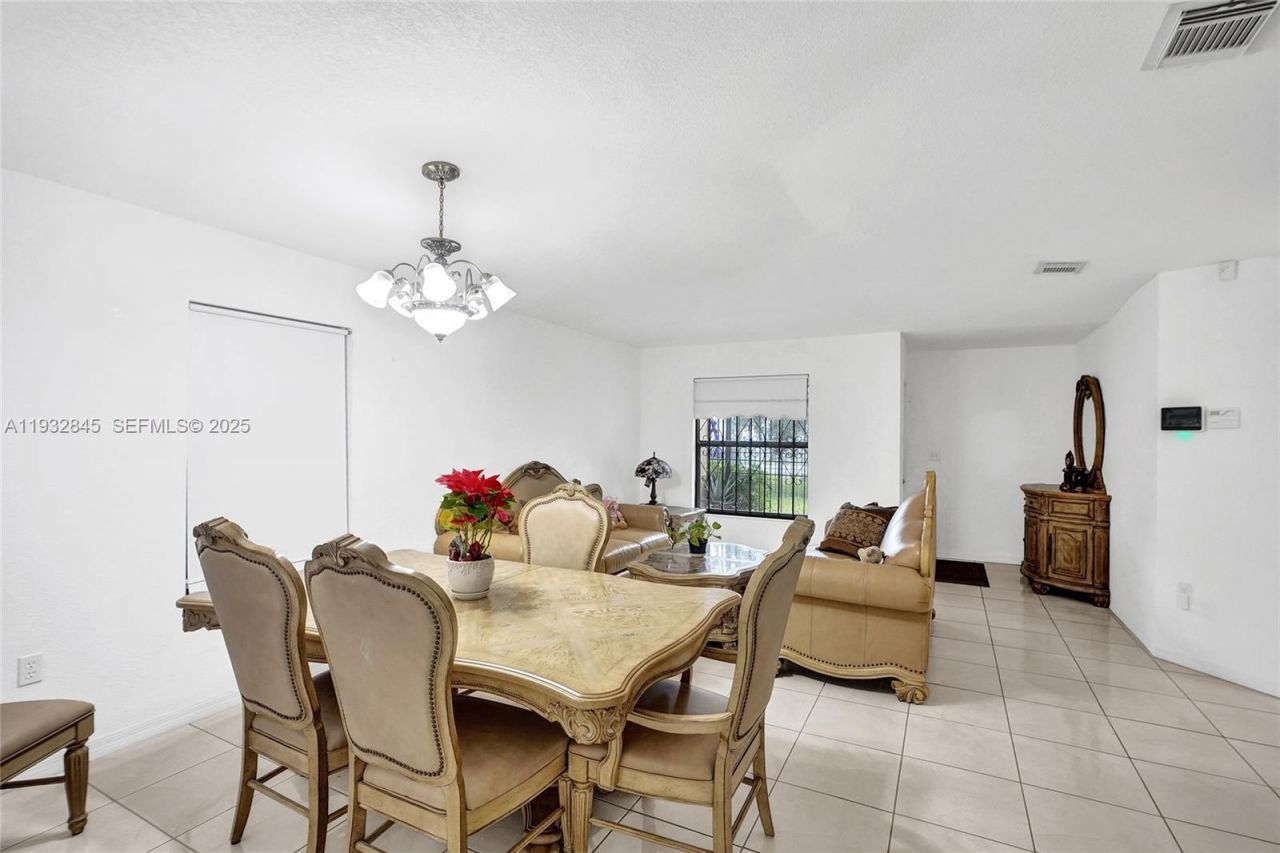 19110 NW 32nd Ave, Miami Gardens, FL 33056 Photo