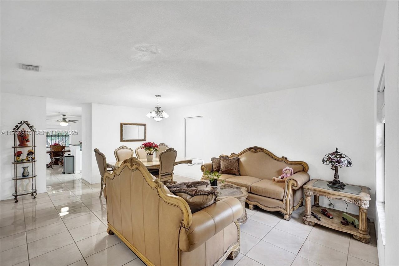 19110 NW 32nd Ave, Miami Gardens, FL 33056 Photo