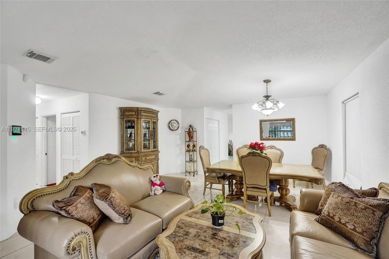 19110 NW 32nd Ave, Miami Gardens, FL 33056 Photo