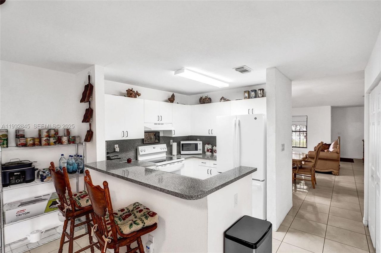 19110 NW 32nd Ave, Miami Gardens, FL 33056 Photo