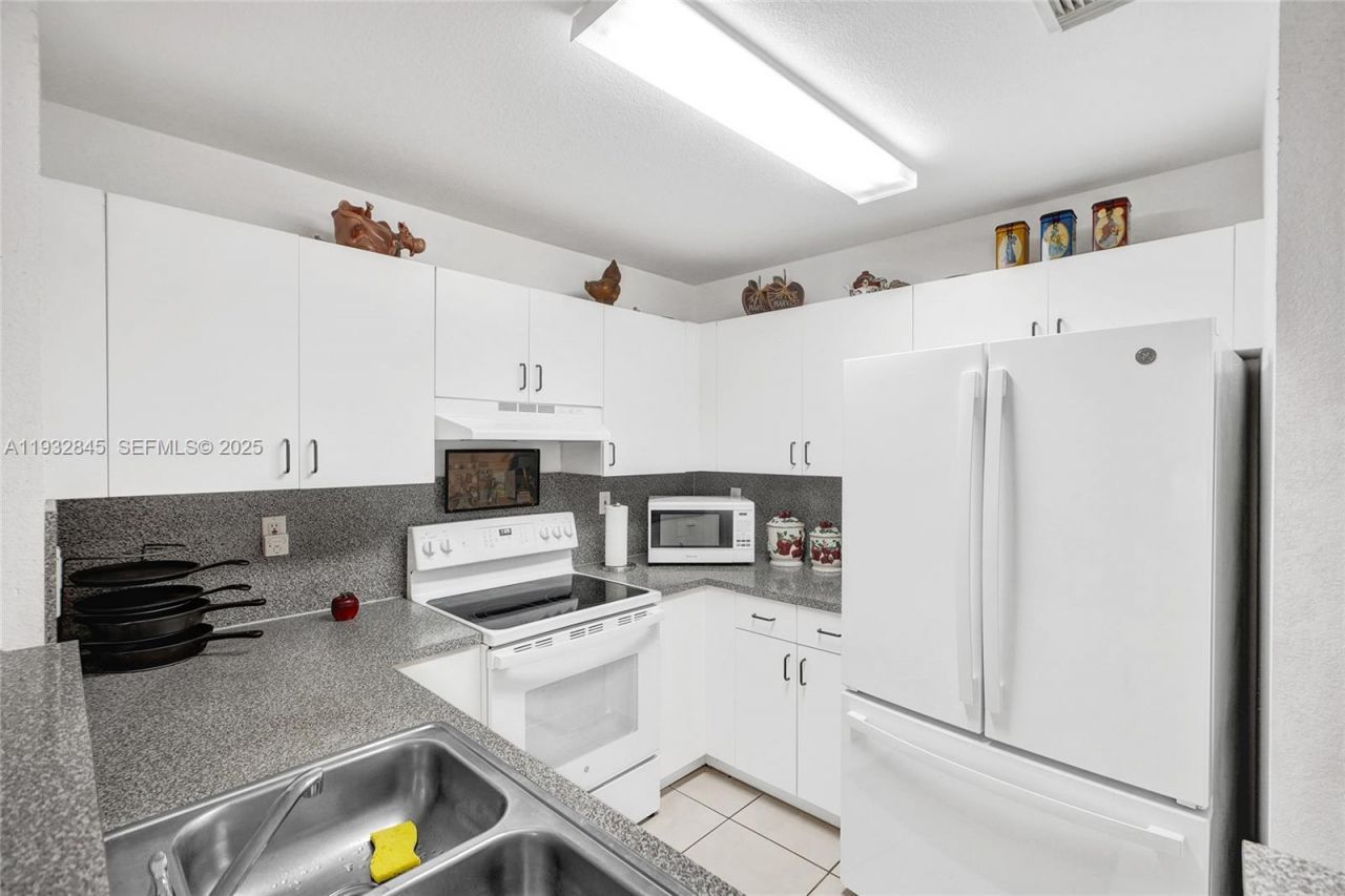 19110 NW 32nd Ave, Miami Gardens, FL 33056 Photo