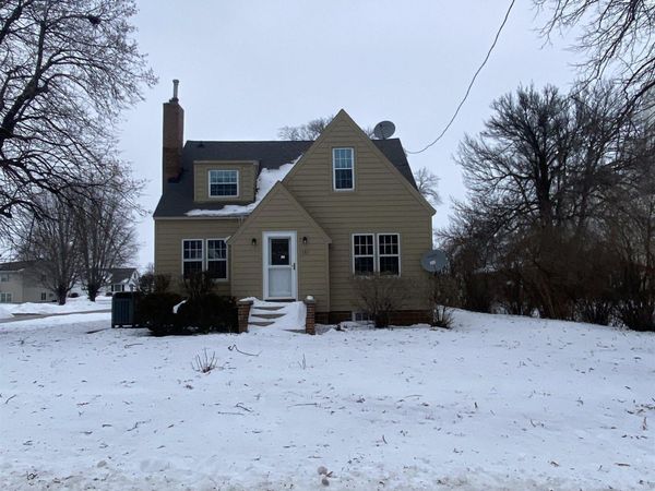101 4 Street SE, West Bend, IA 50597