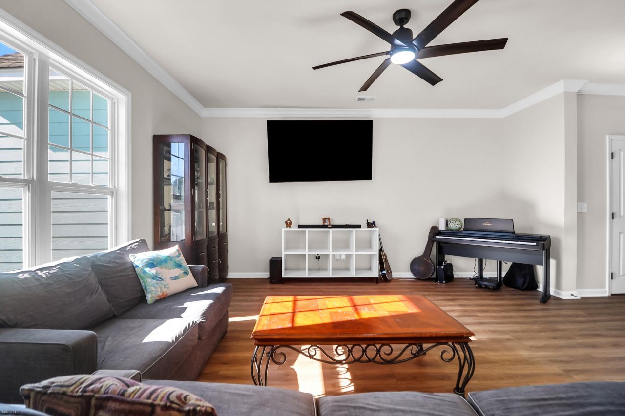 113 Amaranth Avenue Photo 19