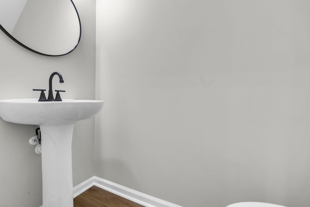 113 Amaranth Avenue Photo 20