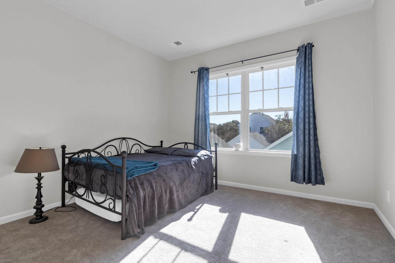 113 Amaranth Avenue Photo 23