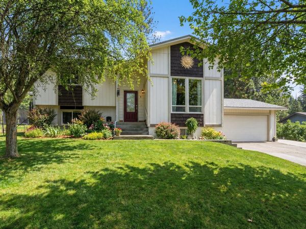 12914 W Suncrest Cir, Nine Mile Falls, WA 99026