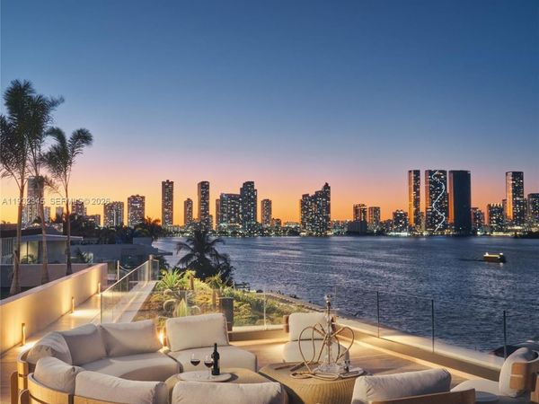 1413 N Venetian Way, Miami, FL 33139