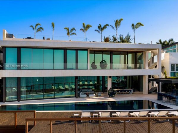 1413 N Venetian Way, Miami, FL 33139