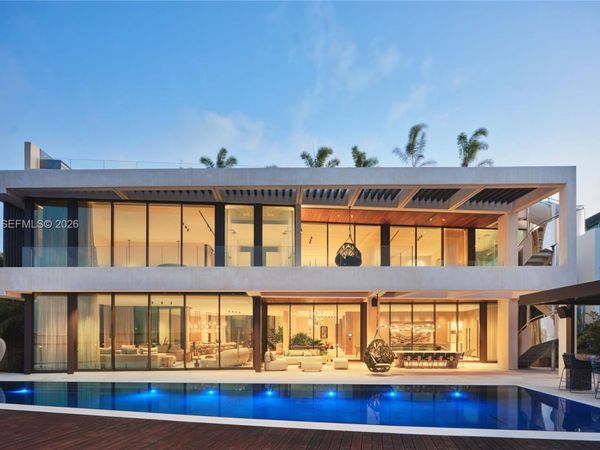 1413 N Venetian Way, Miami, FL 33139
