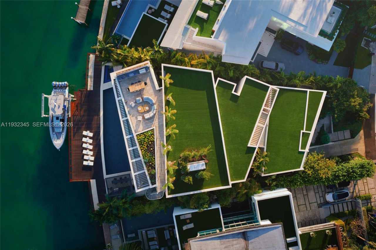 1413 N Venetian Way , Miami, FL 33139 Photo