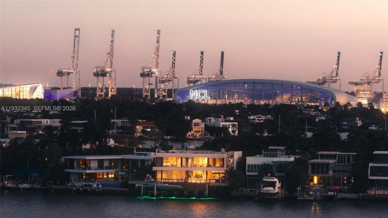 1413 N Venetian Way , Miami, FL 33139 Photo