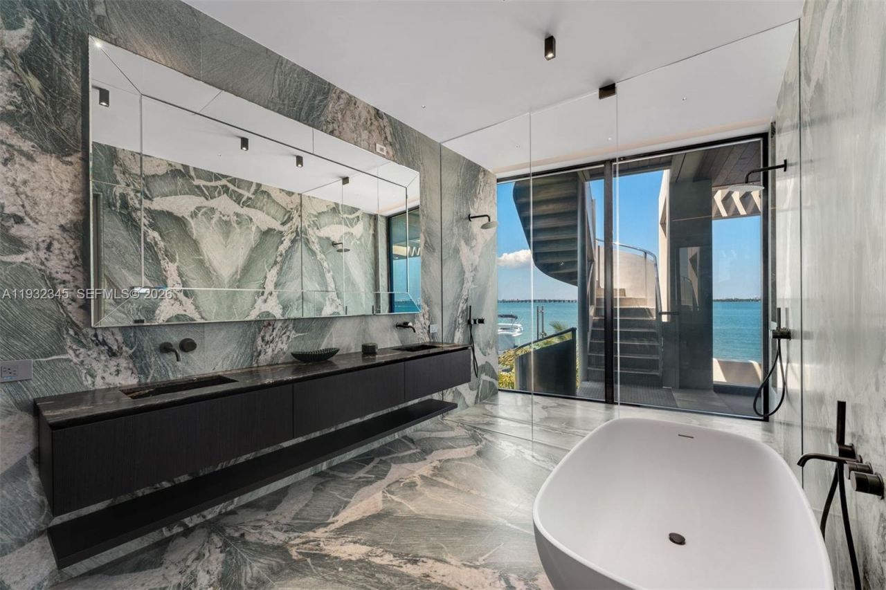 1413 N Venetian Way, Miami, FL 33139 Photo