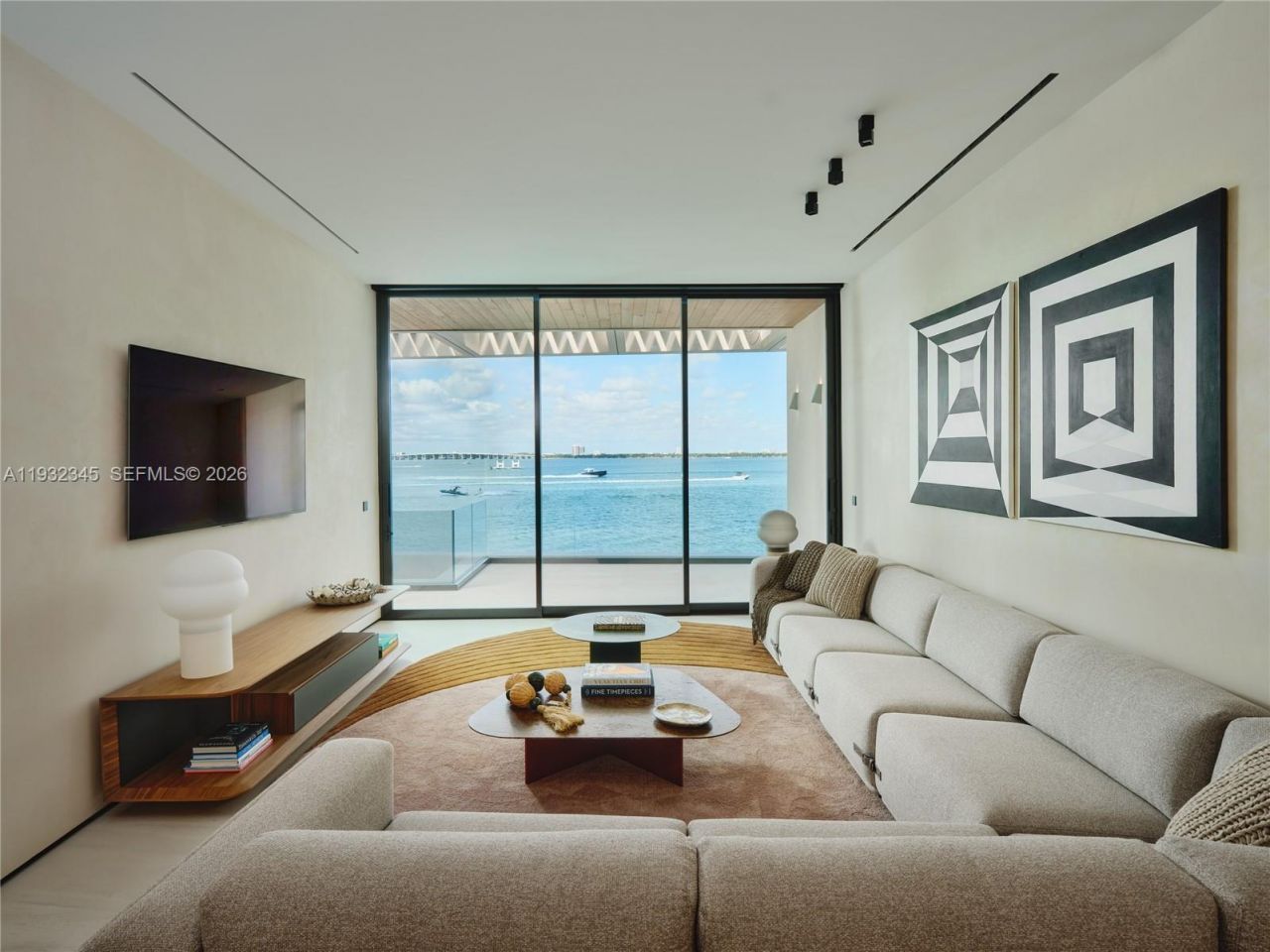 1413 N Venetian Way, Miami, FL 33139 Photo