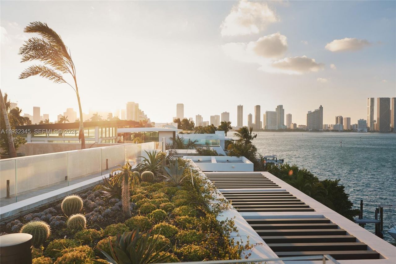 1413 N Venetian Way , Miami, FL 33139 Photo